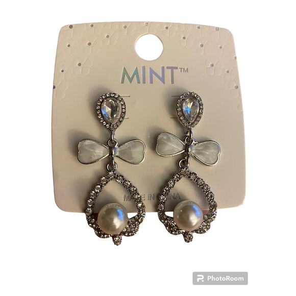 Mint Rhinestone & Faux Pearl Earrings - Picture 1 of 2